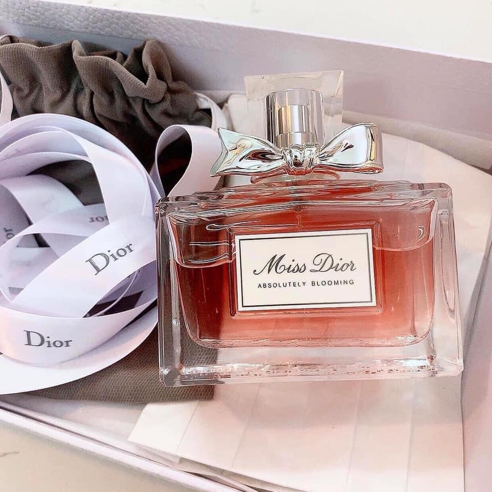 Mỹ Linh  Mua hộ hàng Mỹ miễn thuế  Miss Dior Absolutely Blooming by Christian  Dior 34 oz Eau De Parfum Spray for Women GIÁ 2720000Đ100ML Phiên bản  mở đầu với